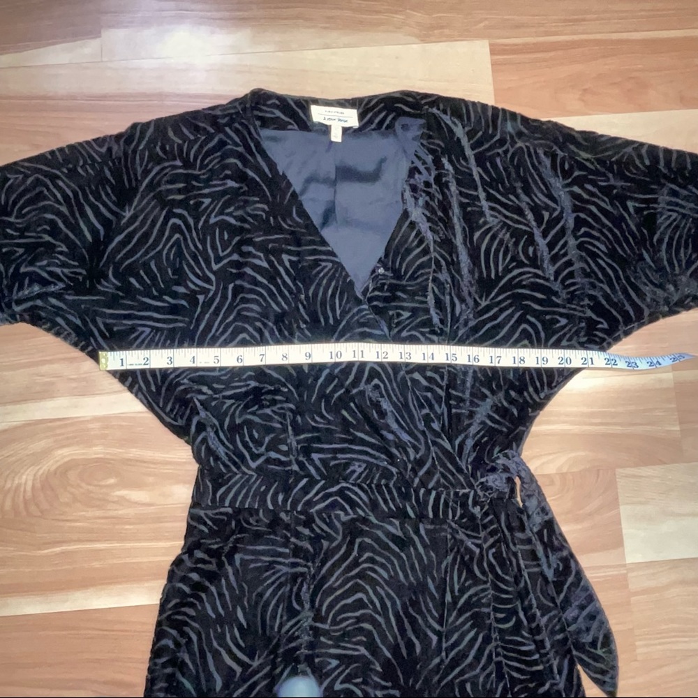 Paris Atelier & Other Stories Black Zebra Texture  Velvet Wrap Dress Size Small - Picture 5 of 15